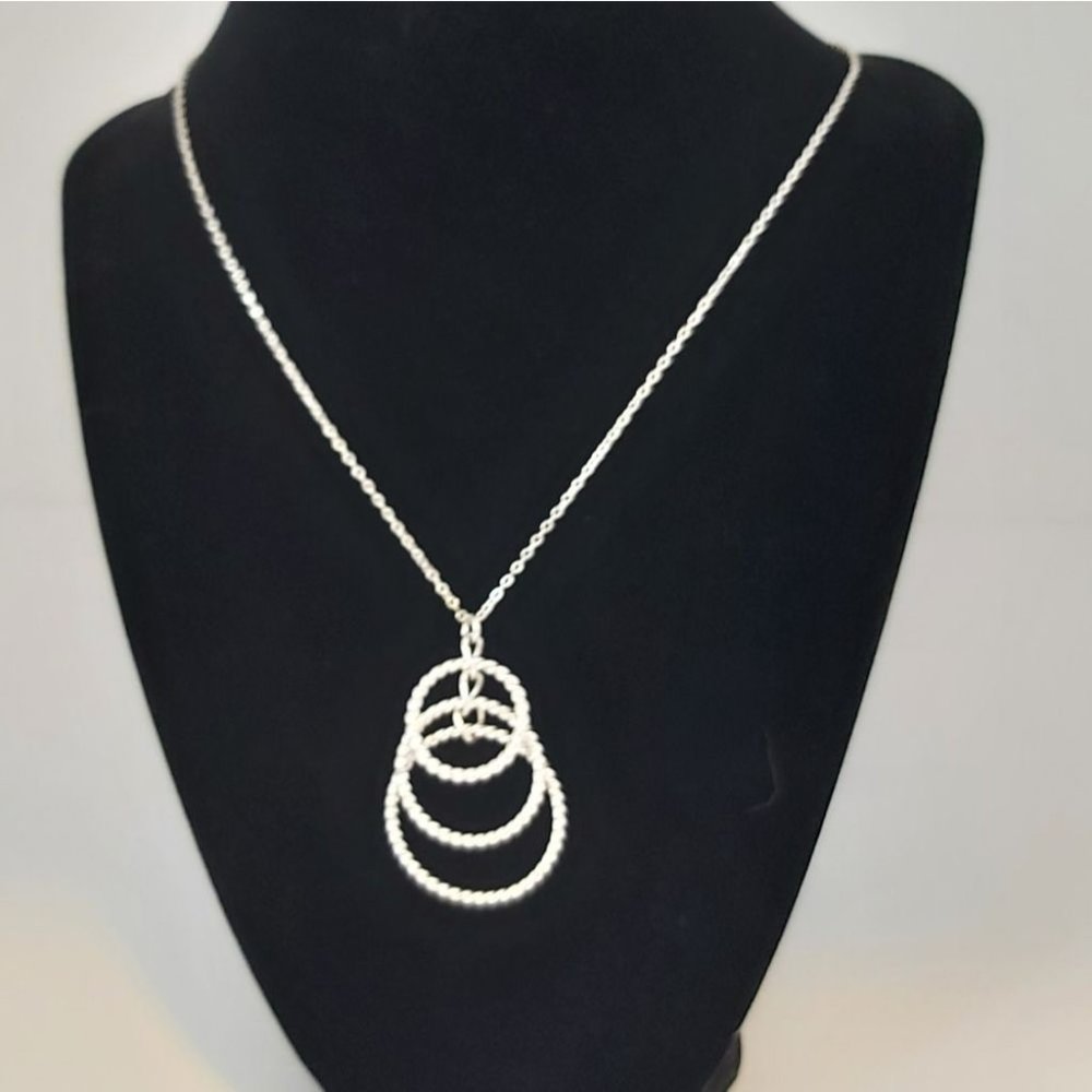 AVON | Triple Circle Necklace - Silver-tone